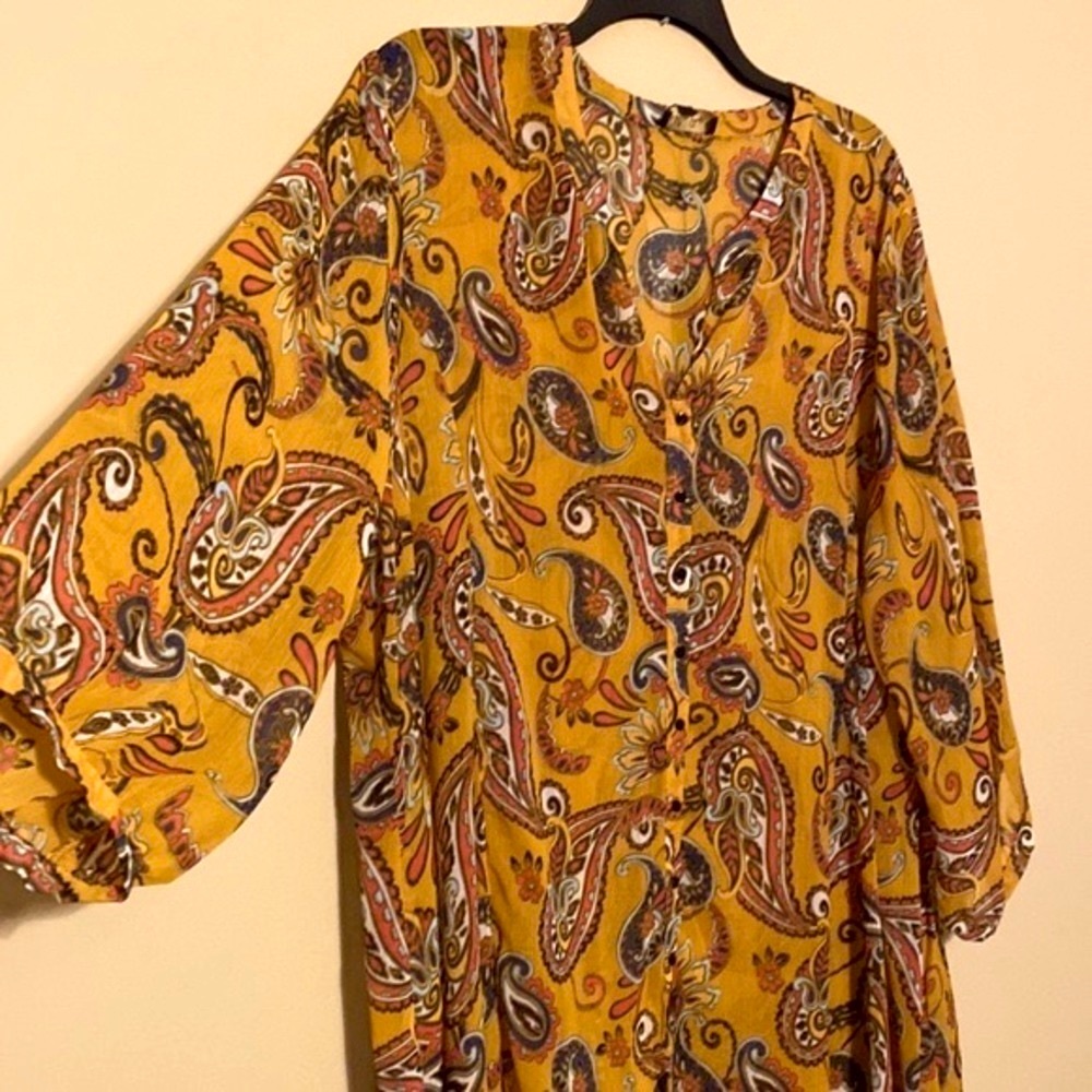 NWT Beautiful Paisley print High-low blouse with balloon sleeves Size 3X
